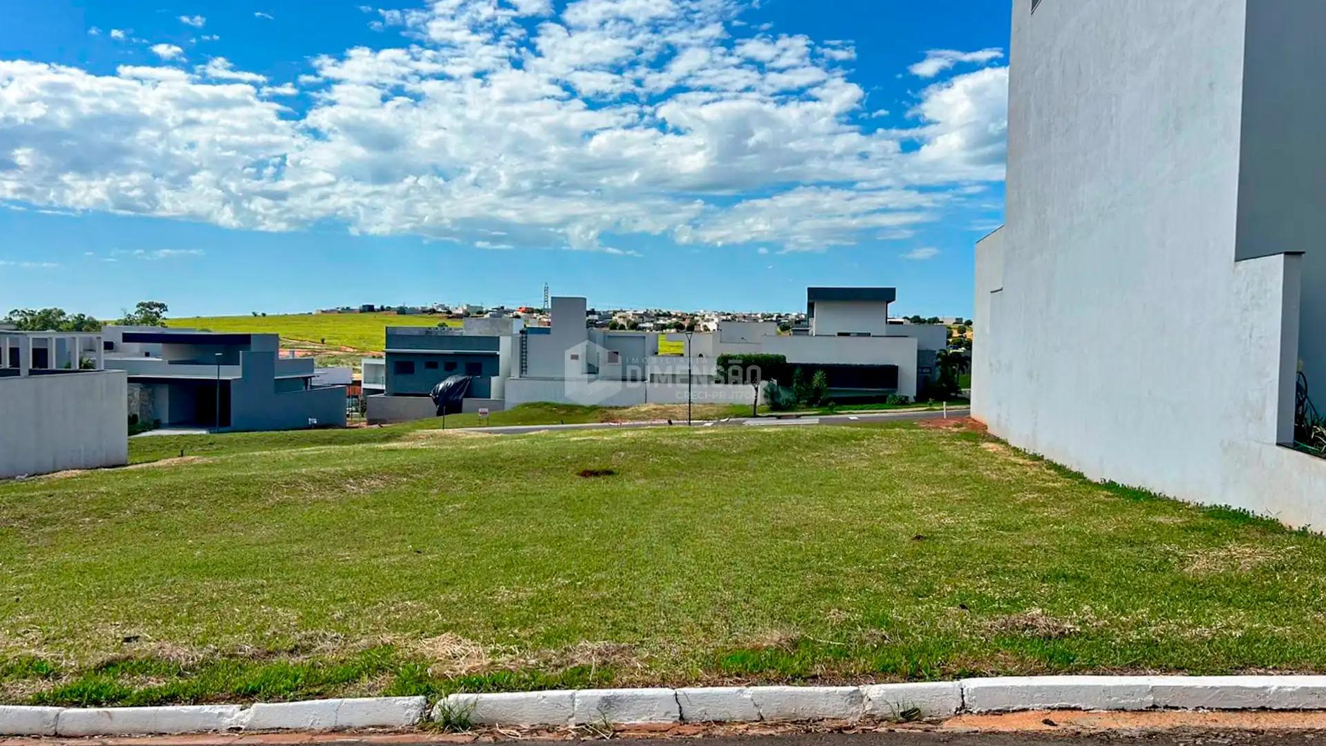 Terreno à venda no Condomínio Paysage Essenza, em Umuarama - PR