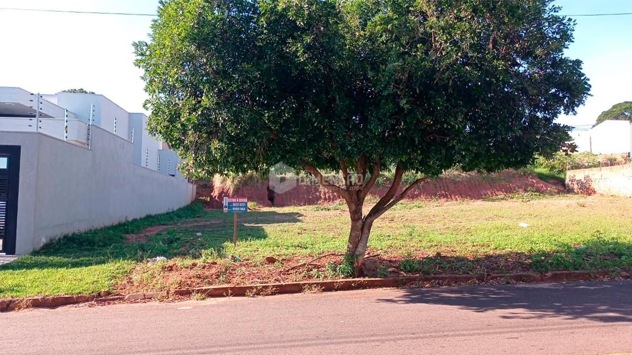 Terreno á venda no Jardim Itapuã, em Umuarama-PR