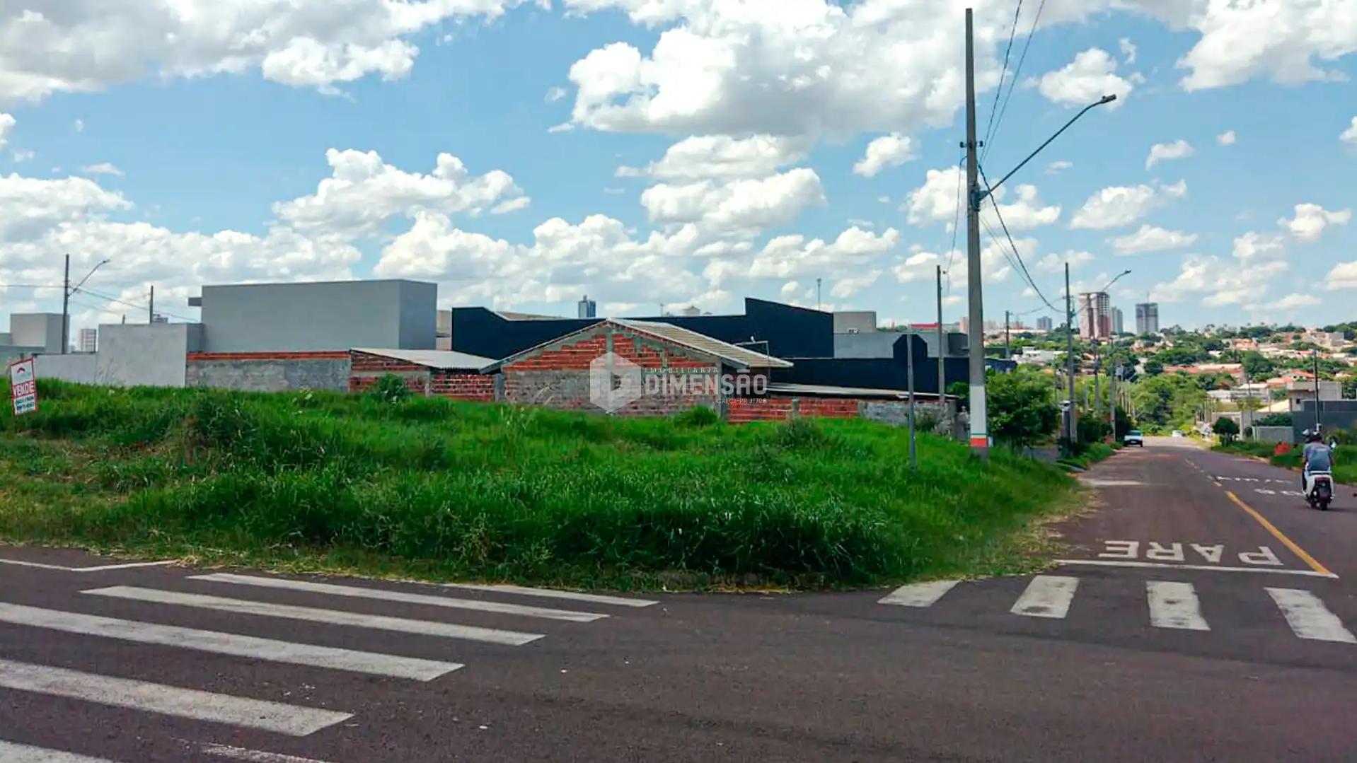 Terreno à venda no Parque Colina Verde, em Umuarama-PR.