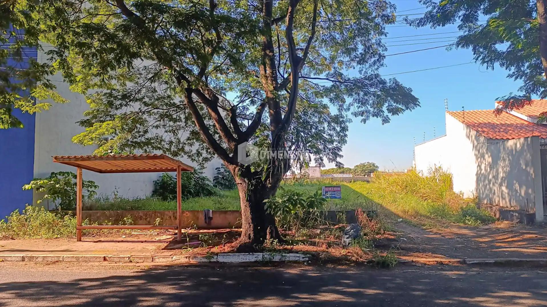 Terreno à venda no Parque Cidade Jardim, em Umuarama-PR