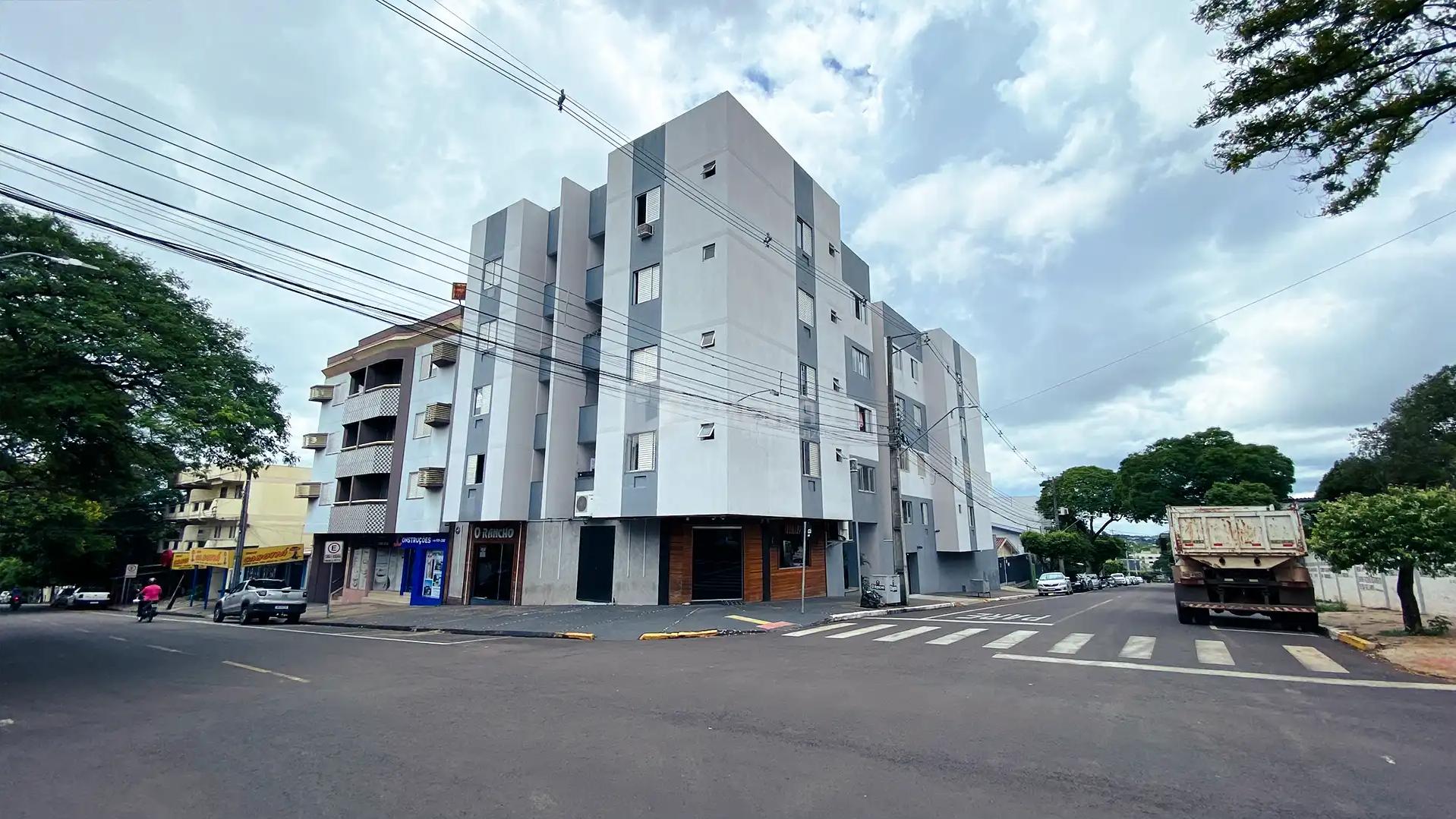 Apartamento à venda Rua Cambé - Zona I, em Umuarama - PR